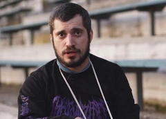«Как и все, думал, что нарик, а он — легенда»: фанаты собираются у могилы Паши Техника в день его 41-летия