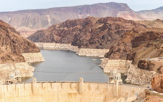 «Грохот ритмичен и имеет интервалы»: американцы услышали жуткие звуки в Неваде, и у них нет объяснения