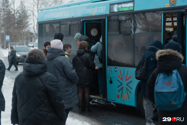 Жители Архангельска пожаловались на нехватку автобусов: как это объяснил Дмитрий Морев | Источник: Иван Митюшёв / 29.RU