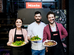 Компания Miele провела новогодний кулинарный поединок