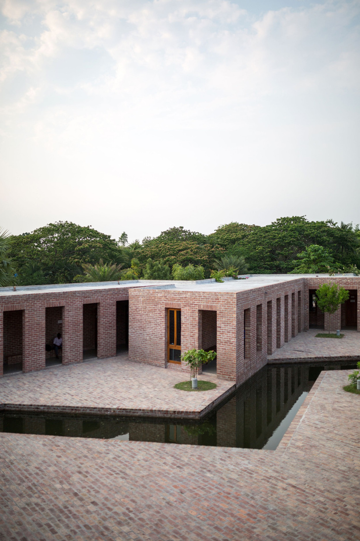Больница в Бангладеше получила архитектурную премию RIBA
