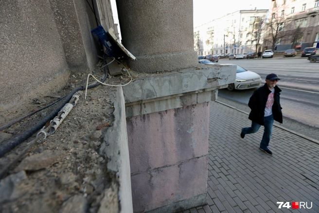 Часть облицовки превратилась в пыль | Источник: Наталья Лапцевич