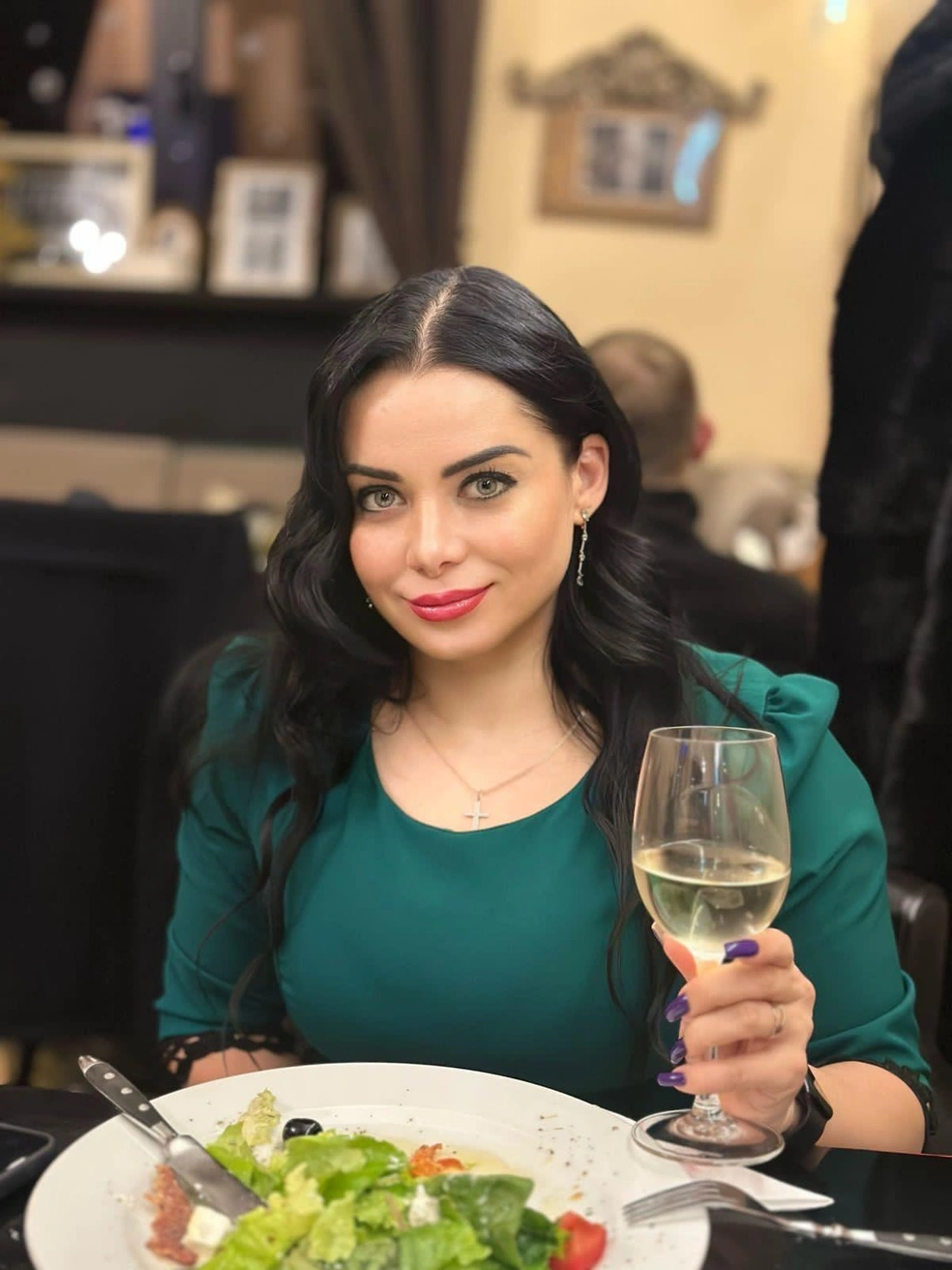 Яна Бойко ужинает | Источник: Яна Бойко (Ясинчук) / Vk.com