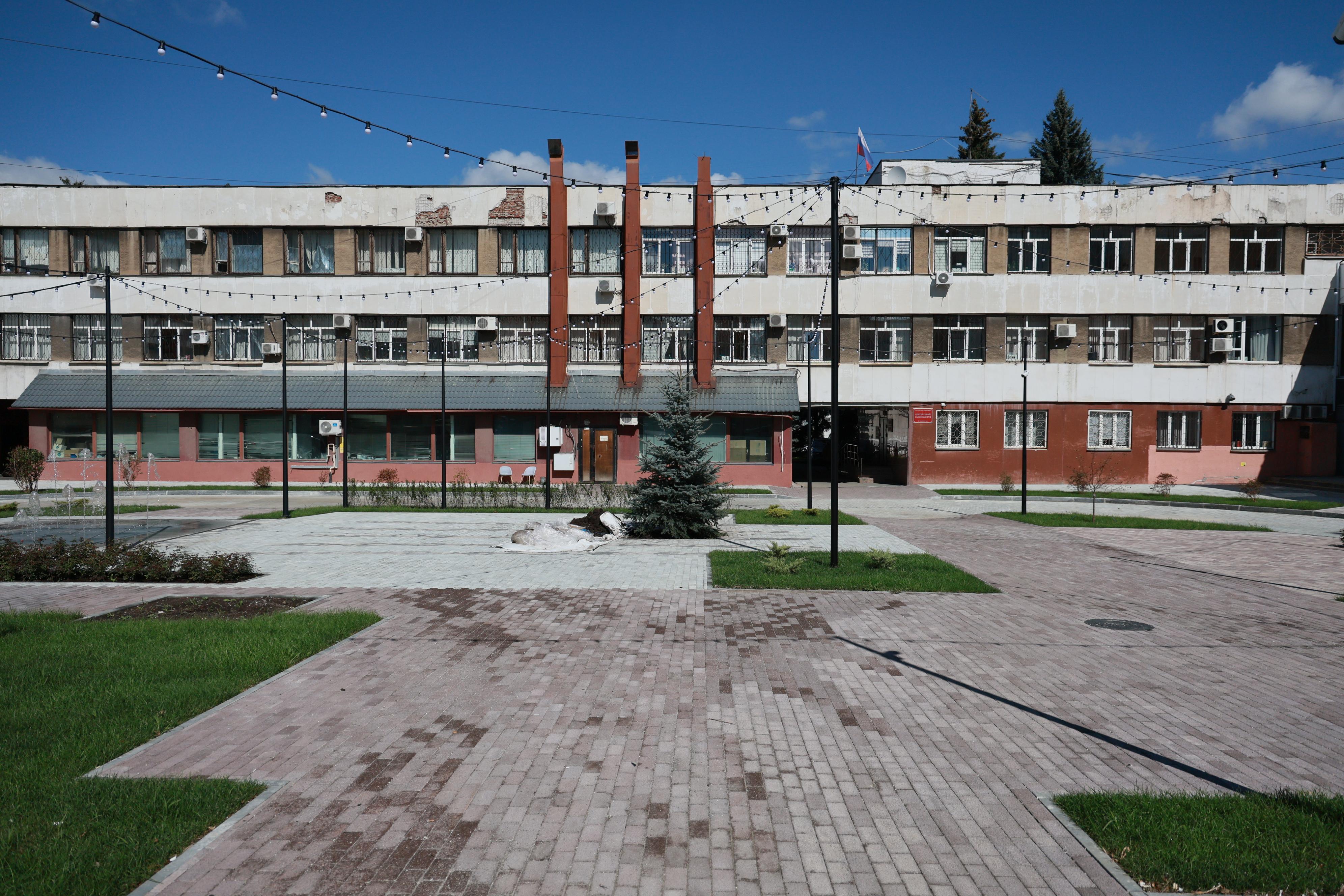 Результат — не фонтан. Почему новый сквер в центре Челябинска не успели сдать к обещанному сроку