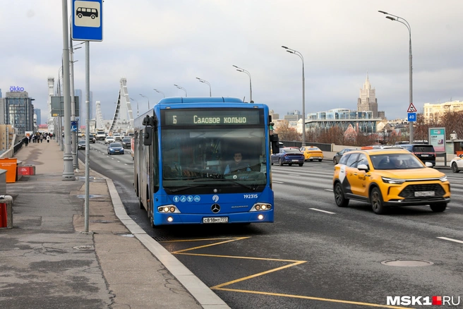 В Вербное воскресенье в Москве запускают бесплатные автобусы до кладбищ | Источник: Артём Устюжанин / MSK1.RU