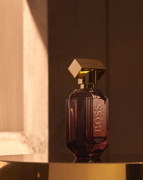 Джейкоб Элорди и американская модель Лора Харриер стали лицами парных ароматов Boss The Scent Le Parfum