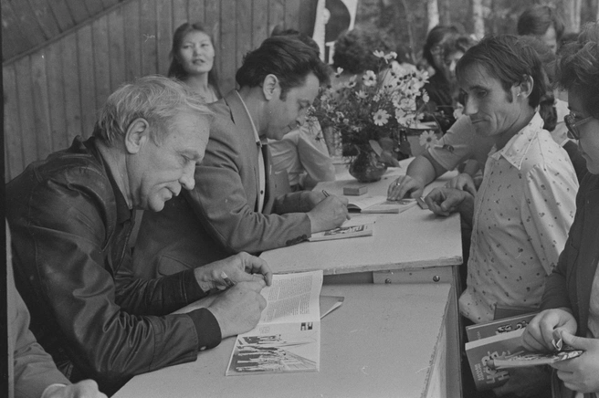 На переднем плане Леонид Фадеев | Источник: Евгений Епанчинцев