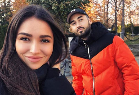 Рэпер Мот с супругой | Источник: Instagram (запрещенная в России экстремистская организация)