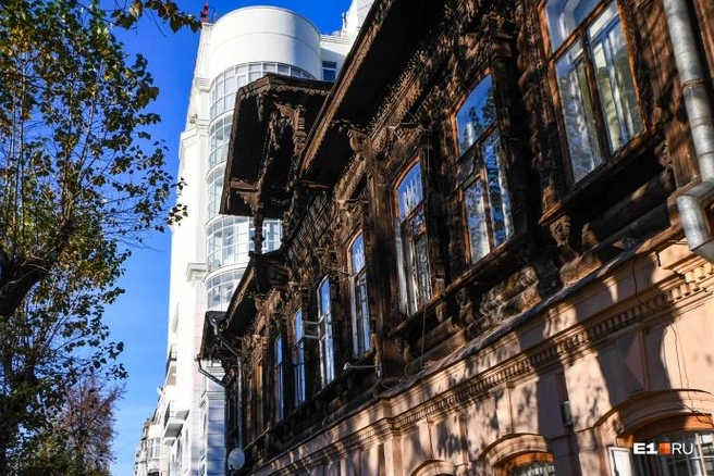 Дом полукаменный, его построили в 1886 году | Источник: Артем Устюжанин / E1.RU