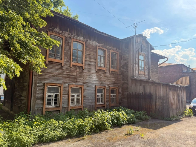 По разным оценкам, здание построили в 1920 или 1927 году | Источник: Анна Грищенко / NGS.RU