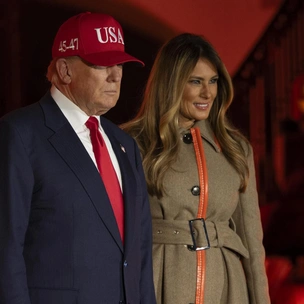 Костюм телохранителя и двойник первой леди: Дональд и Мелания Трамп устроили Хэллоуин в Белом доме
