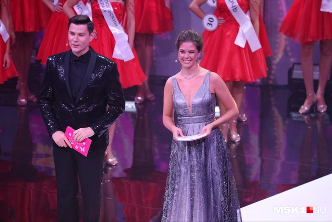 Вести финал доверили вице-мисс Вселенная 2008 года Вере Графовой и телеведущему Максиму Привалову | Источник: Татьяна Спиридонова / MSK1.RU