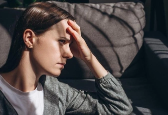 «Перед свадьбой начала изменять мужу с его другом. Муж узнал и простил меня, а я так и дальше веду двойную жизнь. Как сделать выбор?»