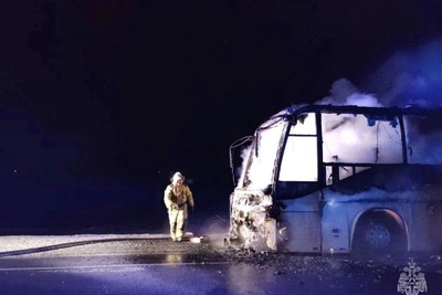 Автобус сгорел на трассе в Алтайском крае