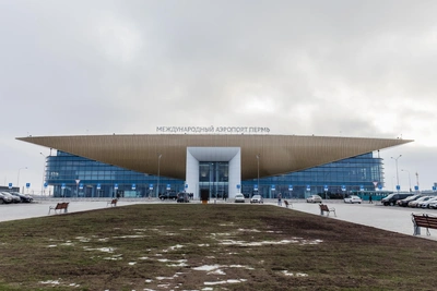 В Перми электрокар повредил самолет, рейс отменили