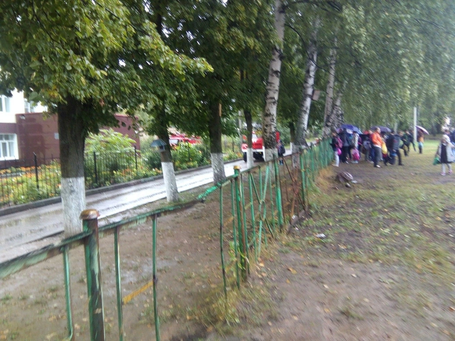 В момент возгорания в школе были 463 ребенка и 42 сотрудника