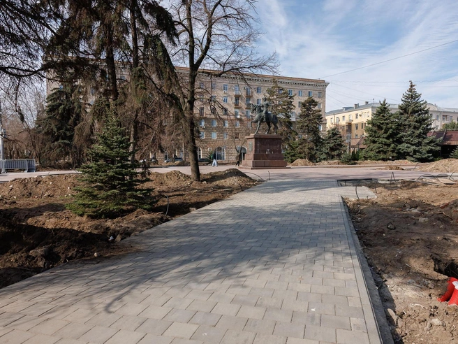 Возникает вопрос: будет ли качество укладки удовлетворительным или потребуется переделка. | Источник: Алексей Волхонский / V1.RU