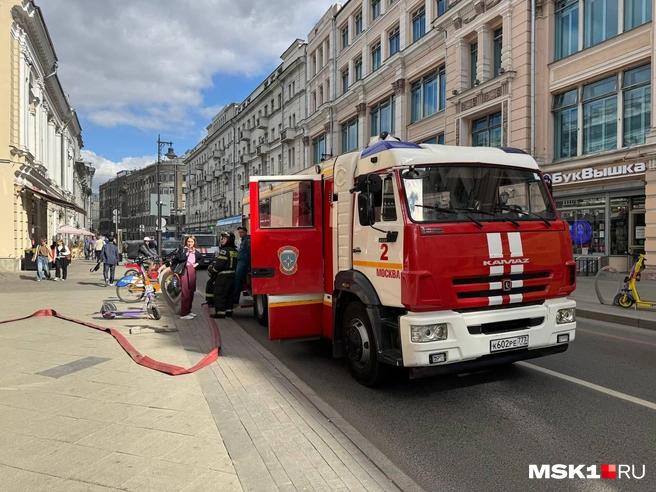 Рассказываем, что произошло у главного корпуса ВШЭ | Источник: Михаил Мечев / MSK1.RU