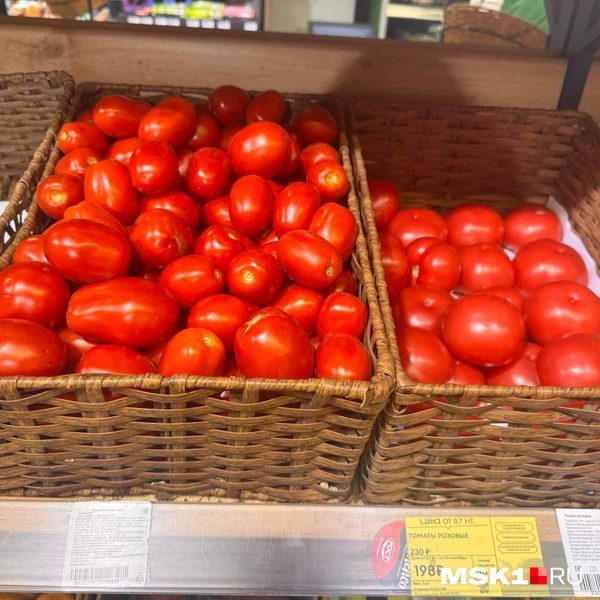 Это «ВкусВилл». Самые бюджетные помидоры&nbsp;— розовые, по 198 рублей за килограмм | Источник: Кристин Геворкян / MSK1.RU