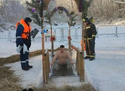 Игнорируемые знаки, морозные купели и хоккейные победы | 142.ru
