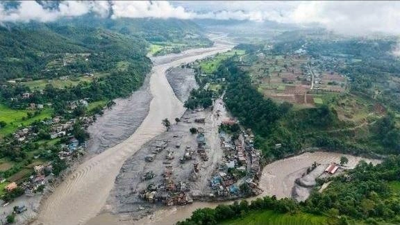 Вода разлилась после оползня | Источник: Noticiero El Salvador / X