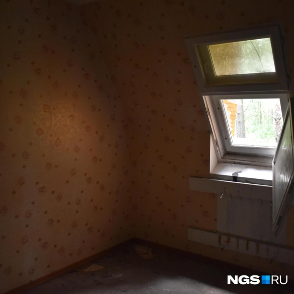 Все окна в здании разбиты | Источник: Рихарда Лем / NGS.RU