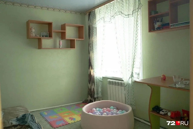 Следователи уверены: насилие произошло в этой комнате | Источник: Илья Чикотин / 72.RU