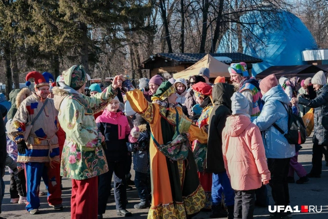Жителей приглашали в хороводы
