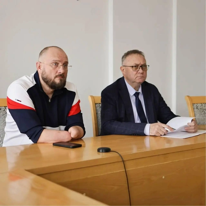 Бурлаков на приеме с жителями Неклиновского района | Источник: Василий Даниленко / Telegram