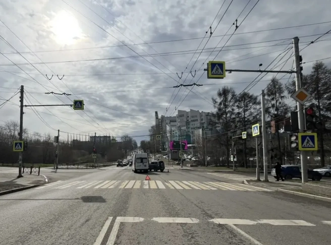 Заколдованное место. Два ДТП подряд произошли на одном перекрестке в Иркутске. В одну из аварий попала скорая | Источник: Госавтоинспекция Иркутска