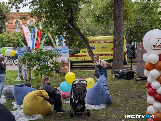 Зона для детей, где их развлекают аниматоры | Источник: Алина Ринчино / «ИрСити»