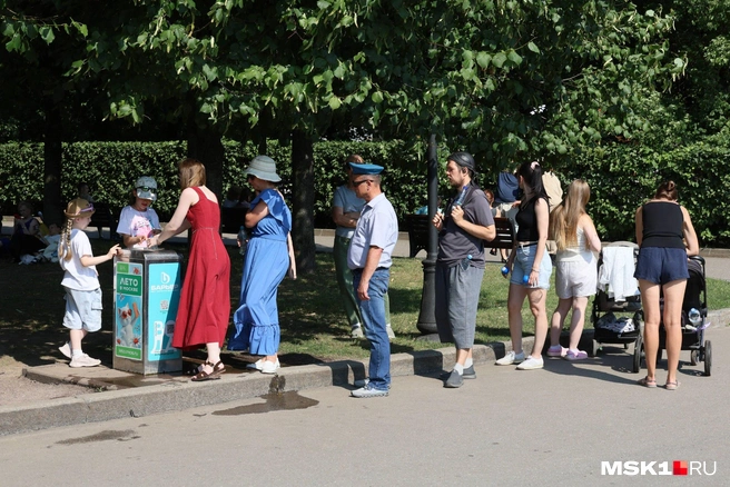 Очередь в парке Горького | Источник: Артем Устюжанин / MSK1.RU