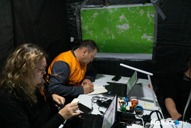 Штаб спасателей, развернутый там же | Источник: Никита Шайхутдинов / NGS24.RU