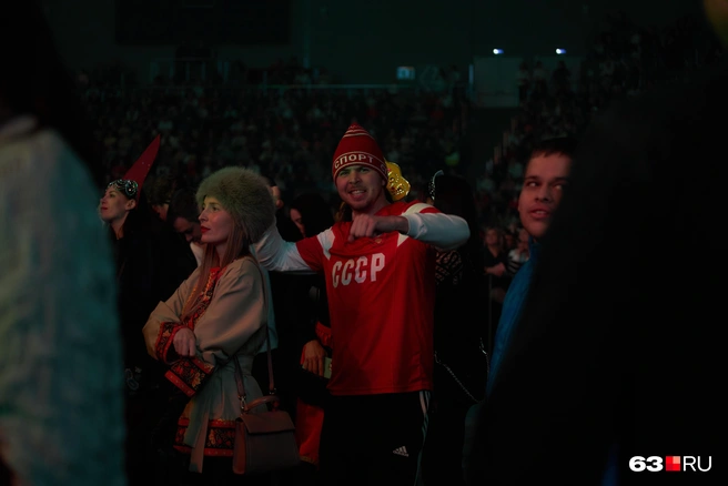 Молодой человек в красной футболке не останавливался все 2 часа. Мы засекали | Источник: Роман Данилкин / 63.RU