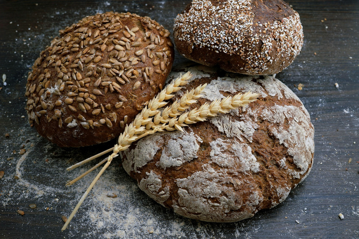 Какой хлеб полезней — черный или белый?