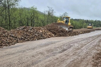 На трассе Невельск–Томари уложили 14 труб и 3,2 км земполотна