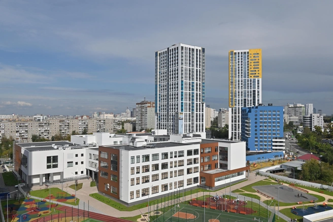 Repin Towers (Репин Тауэрс) — стильные дома с круглыми окнами и продуманными планировками на ВИЗе. В составе квартала строится детский сад, а рядом находится недавно реконструированная школа № 41 | Источник: «Атом»