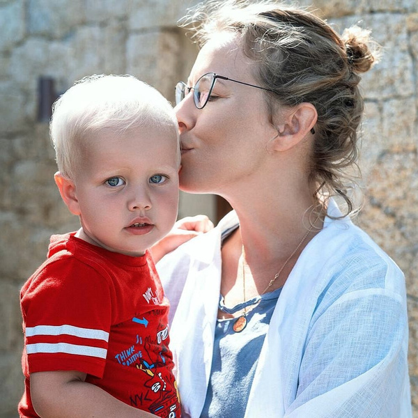 «Мам, поцелуй мне пупик»: Ксения Собчак поделилась милым видео сына