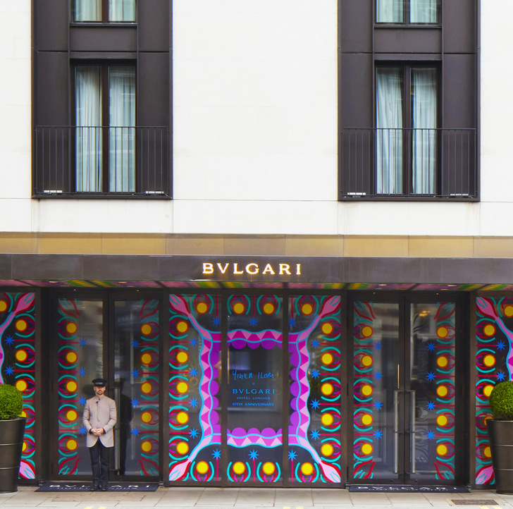 Коллаборация Bulgari Hotel London с художником Йинкой Илори