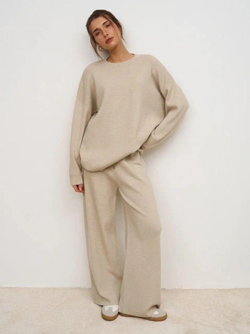 Удобный свободный костюм из кашемира или шерсти мериноса&nbsp;— ваш друг | Источник: ru.pinterest.com