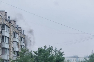 Пожар в жилом доме на юге Москвы эвакуируют детей