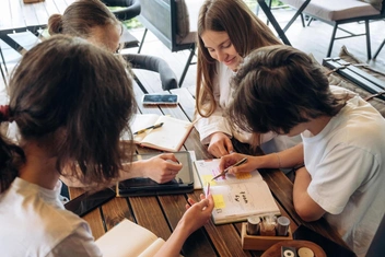 «Никогда не куплю»: от чего массово отказываются зумеры (и не пора ли последовать их примеру)