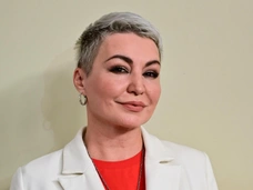 «Не надо, пожалуйста»: дочь Кати Лель сдерживала слезы, отвечая на вопрос об отце, пропавшем почти полгода назад