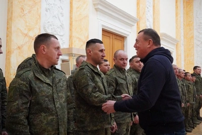 Губернатор наградил сахалинских бойцов в Шахтёрске