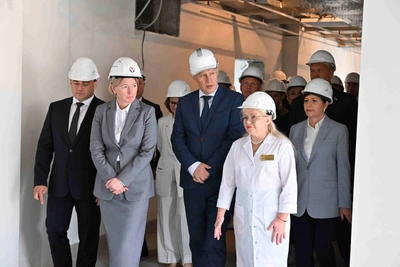 Мурашко проверил стройку медучреждений в Удмуртии