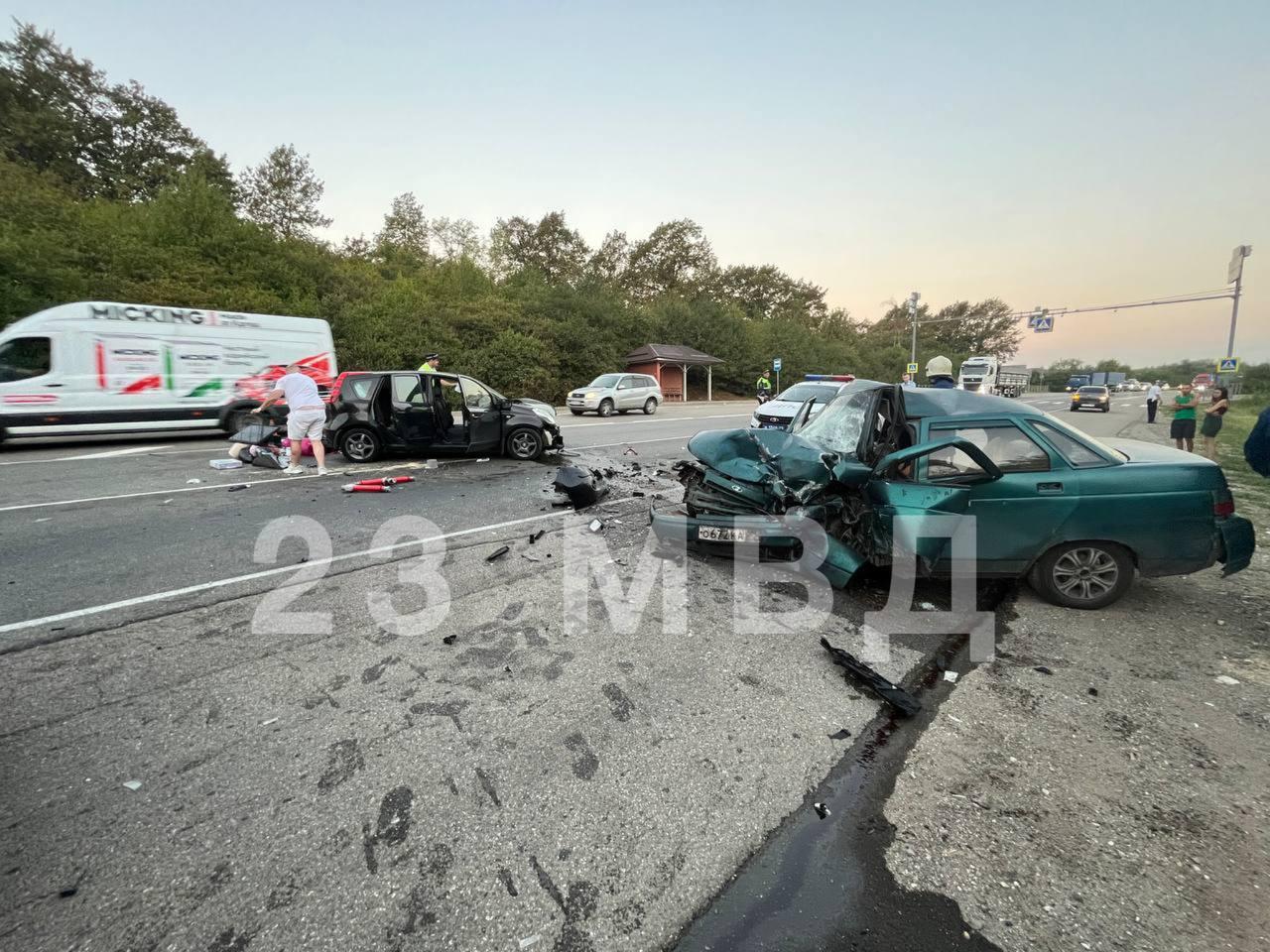 Два человека погибли в лобовом ДТП в Абинском районе - 15 августа 2023 -  93.ру