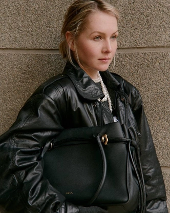 Сумка, в которую поместится все, что нужно этой зимой: 9 лучших макси-моделей от российских брендов Сумка, в которую поместится все, что нужно этой зимой: 9 лучших макси-моделей от российских брендов