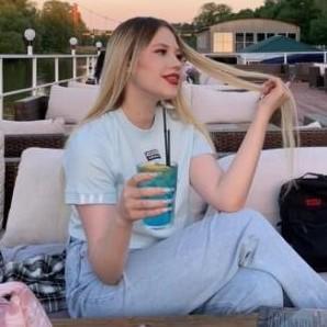 «Я верю, что она жива»: пять лет поисков пропавшей в море 17-летней Юлии Агиенко довели мать до истощения