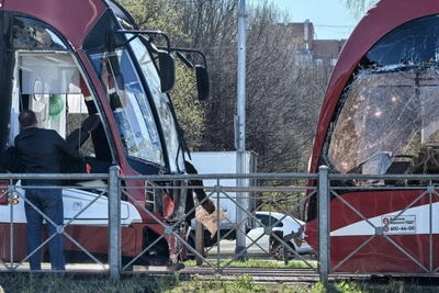 Столкновение трамваев на Петергофском шоссе попало на видео