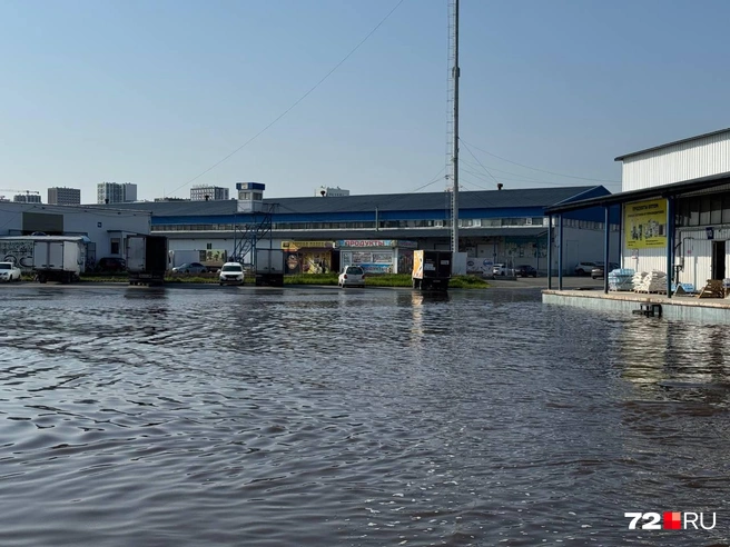 Ситуация с потопами в Тюмени во многих местах оставляет желать лучшего | Источник: 72.RU 